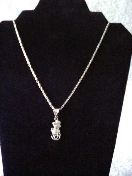 BRAND  NEW  SNOWMAN PENDANT  ON  CHAIN  BRAND  NEW