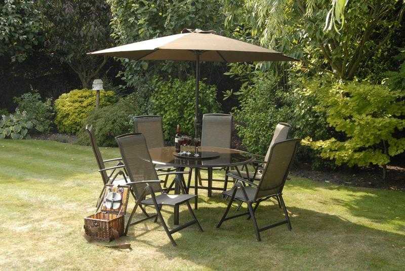 BRAND NEW Trans Continental Group, Bronze 6 seater round dining table and parasol