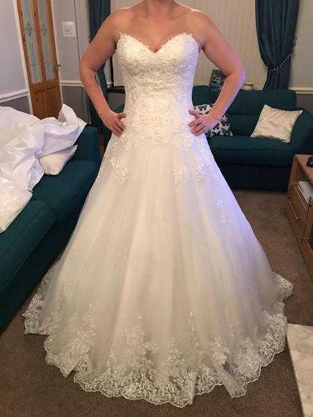 Brand new wed2b Emmy wedding dress