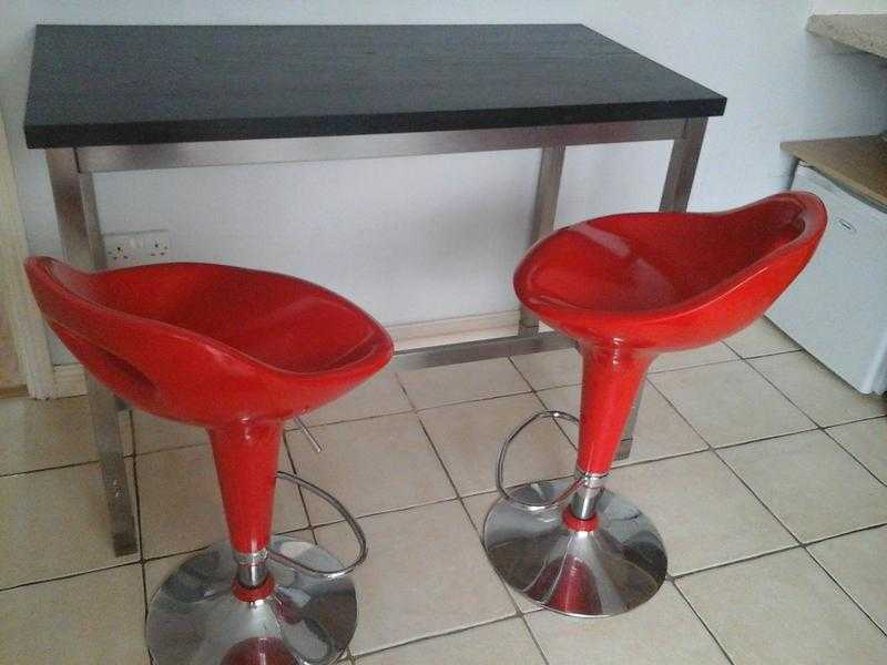 Breakfast bar and stools