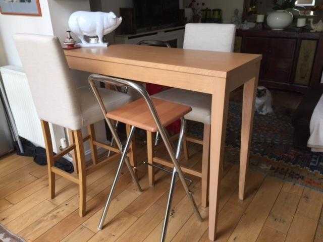 Breakfast bar and stools