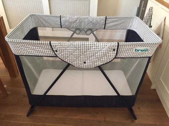 Brevi Travel Cot