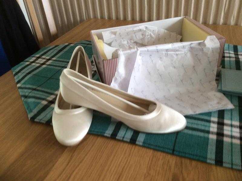 BRIDE  BRIDE039S MAID IVORY SATIN SHOES