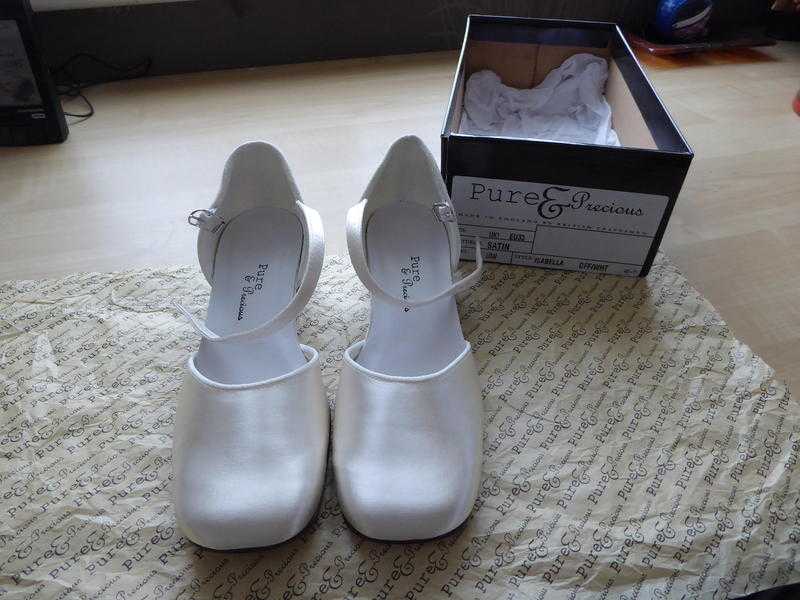 Bridesmaids shoes size 1