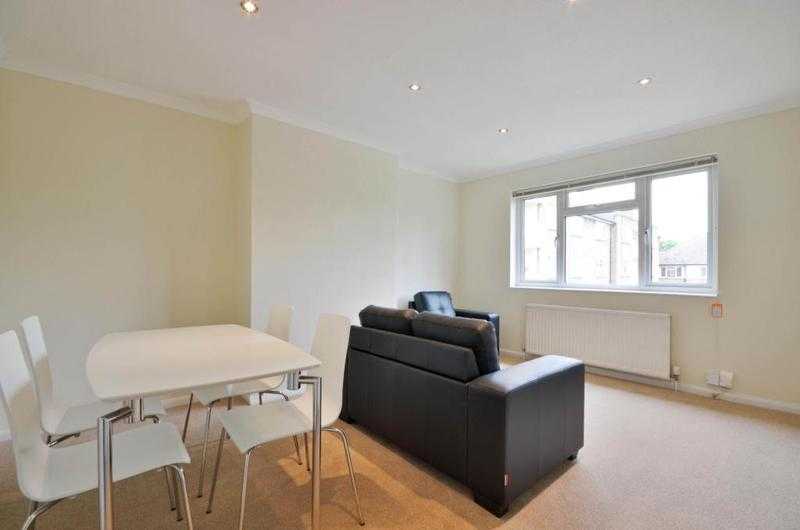 Bright and spacious 2-bed flat, walking distance to Finchley Central station, 1300 pcm