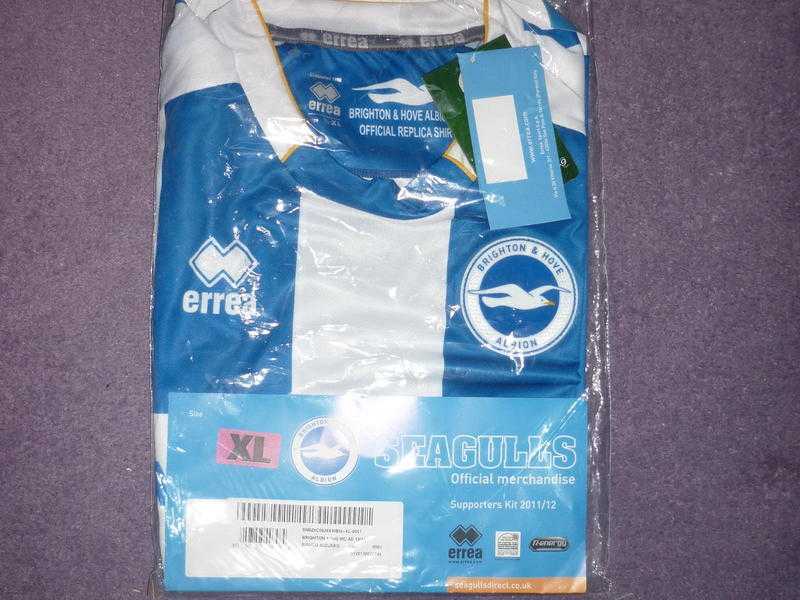 BRIGHTON FOOTBALL SHIRT