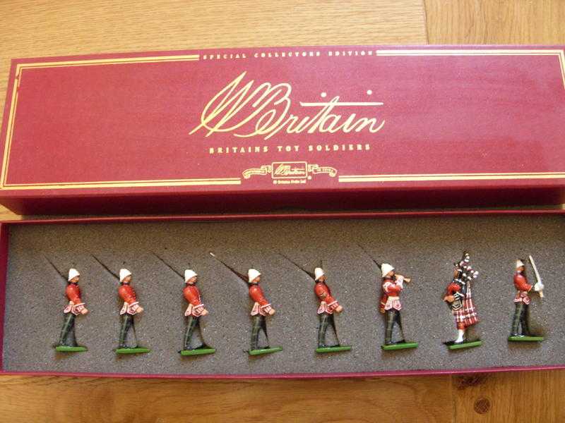 Britain039s metal soldier presentation set - Royal Scots Marching - Mint In Box