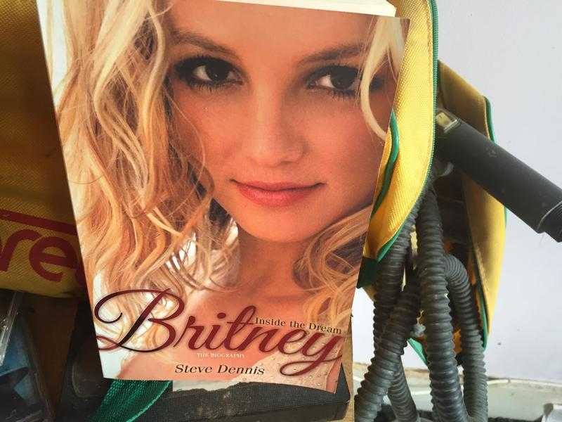 britney spears and robert pattinson books