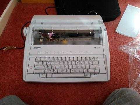 BROTHER AX-310 ELECTRIC TYPEWRITER