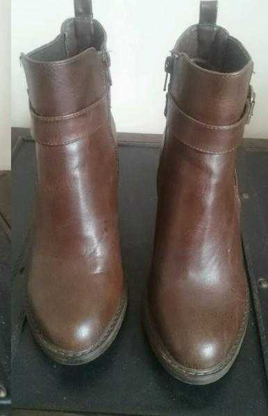 Brown boots size 4