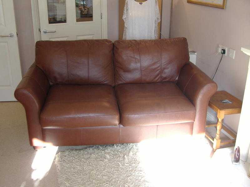 BROWN LEATHER BED SETTEE