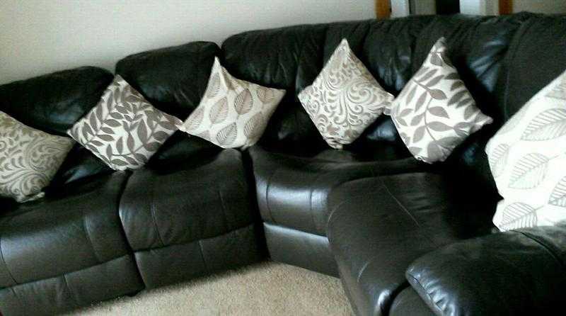 Brown leather corner sofa with two recliners in great condition