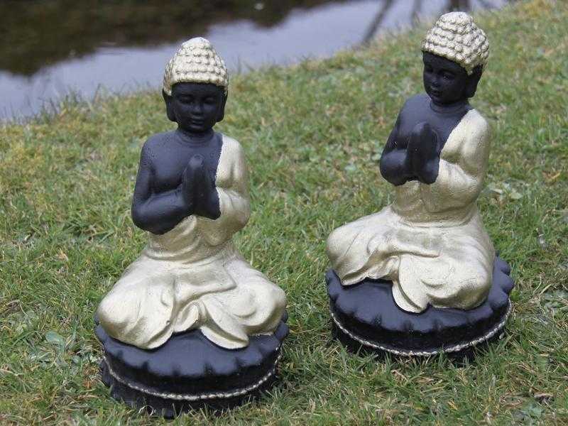 Buddha, cast stone, 9quot tall  pair  of Buddhas 10