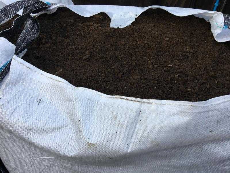 Bulk bags of topsoil