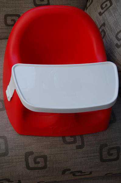 Bumbo by karibu with tray unused in redwhite  collection only 10 from North Boarhunt po17 6jw