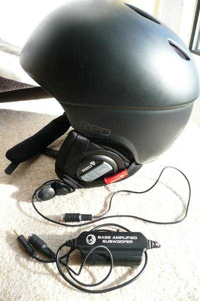 Burton RED HIFI Helmet with rare Audex Audio Subwoofer Skullcandy Earpads