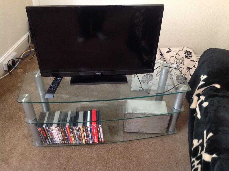 BUSH TV HDMI BUILT IN FREEVIEW 28 INCH AND GLASS TV STAND