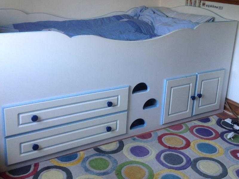 Cabin single bed  midsleeper