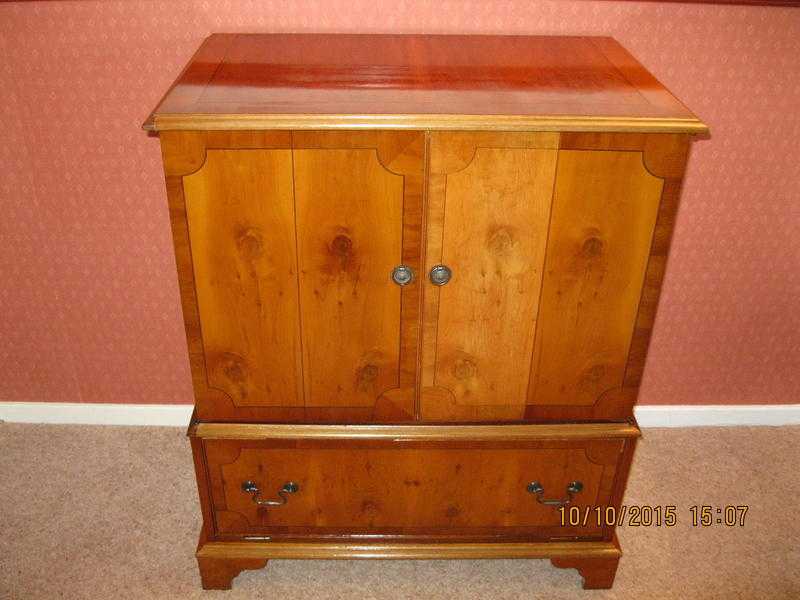 Cabinet, reproduction in yew wood.