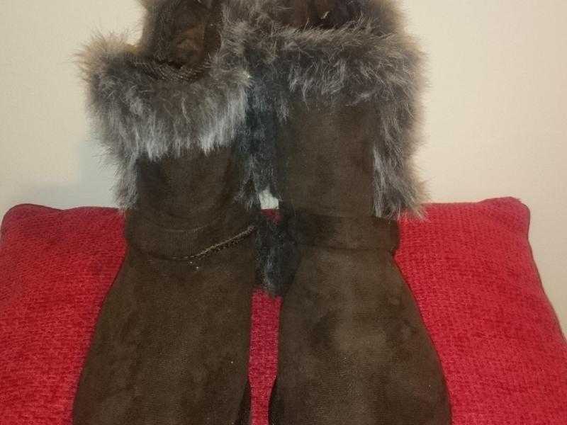 CALF BOOTS FUR LINED NEW NOT WORN