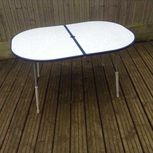 Camping table with asdjustable legs