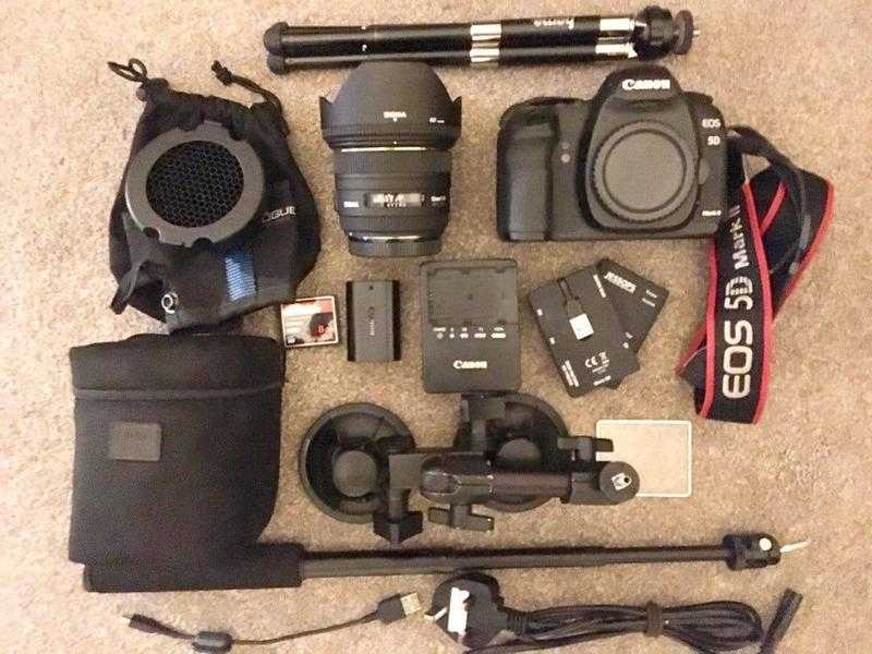 Canon 5D Mrk ii DLSR camera with sigma 50mm 11.4 DG hsm plus Extras (great deal)