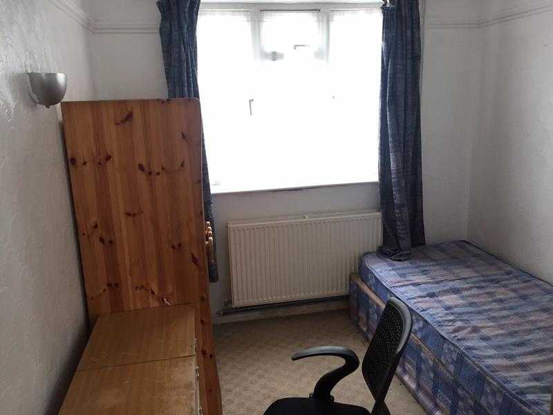Canterbury - Single Room for rent available NOW 290 per month