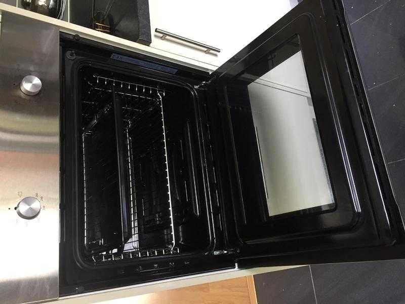 Caple gas single oven built in with grill and who ever buys will need picking up