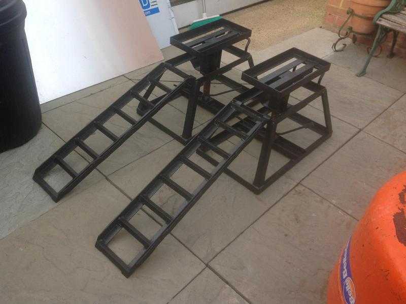 Car ramps with raisable height  amp car axle stands