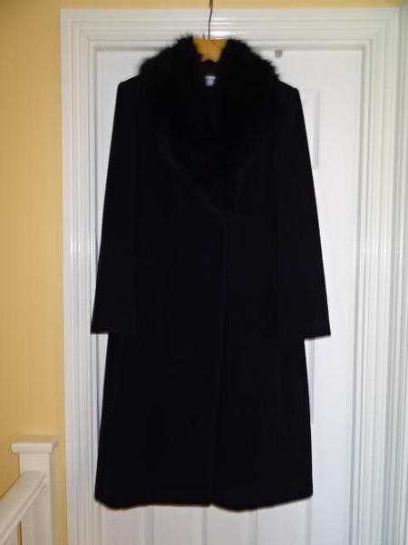 Caractere quotRedquot Label Pure Wool Coat with Fur Collar - Size 14