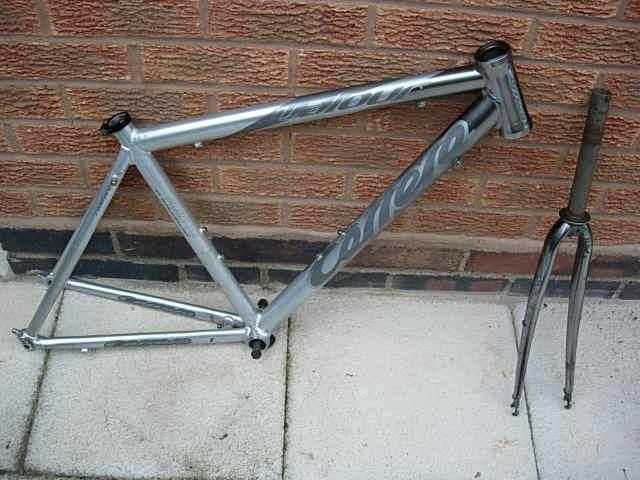 carrera valour frame and fork