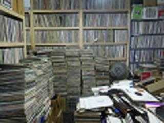 cash for vinyl records CD s memorabilia paperworks 60-70-ies concert posters etc.