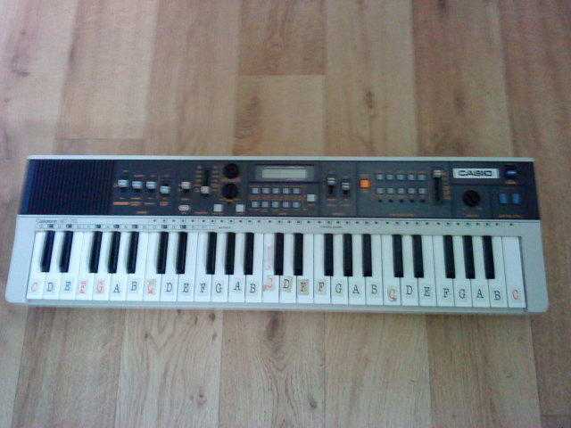 Casio casiotone mt-70 keyboard with Carry Case
