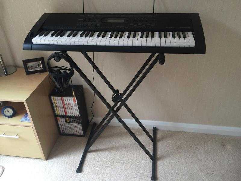 Casio Keyboard with stand