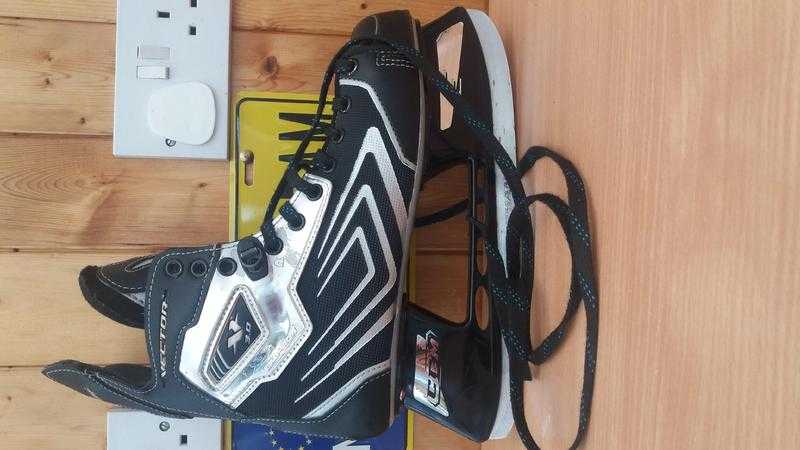 CCM Vector 3.0 Ice Hockey Skates Special Edition Black and Silver - Size 9D - UK 9.5 - EU 44 -offers