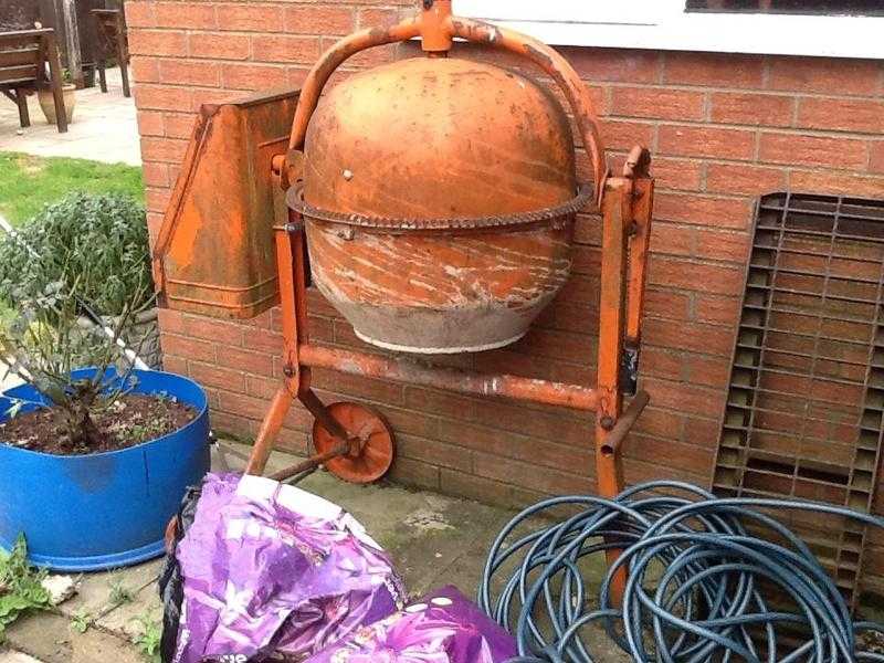 Cement mixer