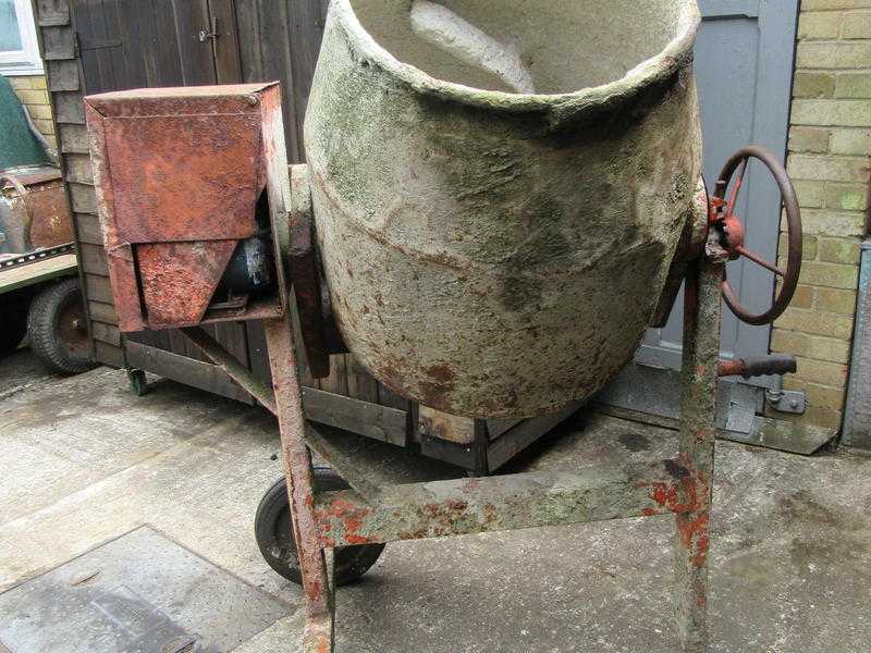 Cement mixer ,electric 240v mains.