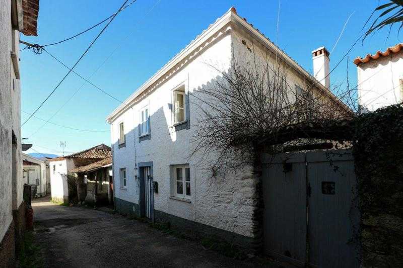 CENTRAL PORTUGAL TRADITIONAL RIVERSTONE HOUSE GOIS REGION