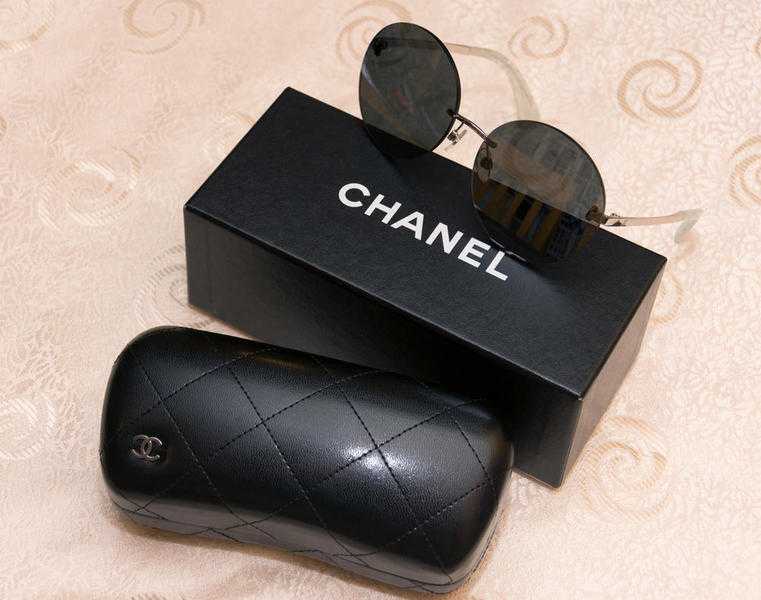 CHANEL sunglasses