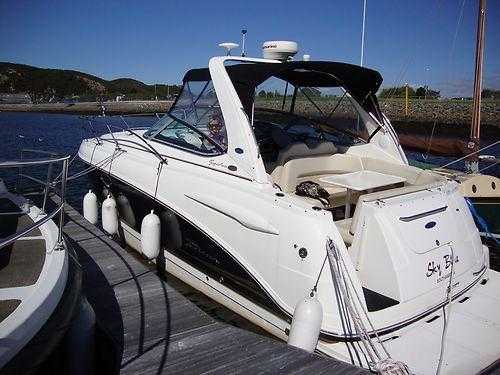 Chaparral 290 Signature 29FT Cruiser White  Black