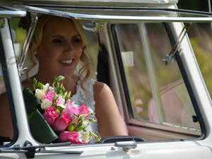 chauffeur milton keynes available for all your car hire needs, weddings, parties etc