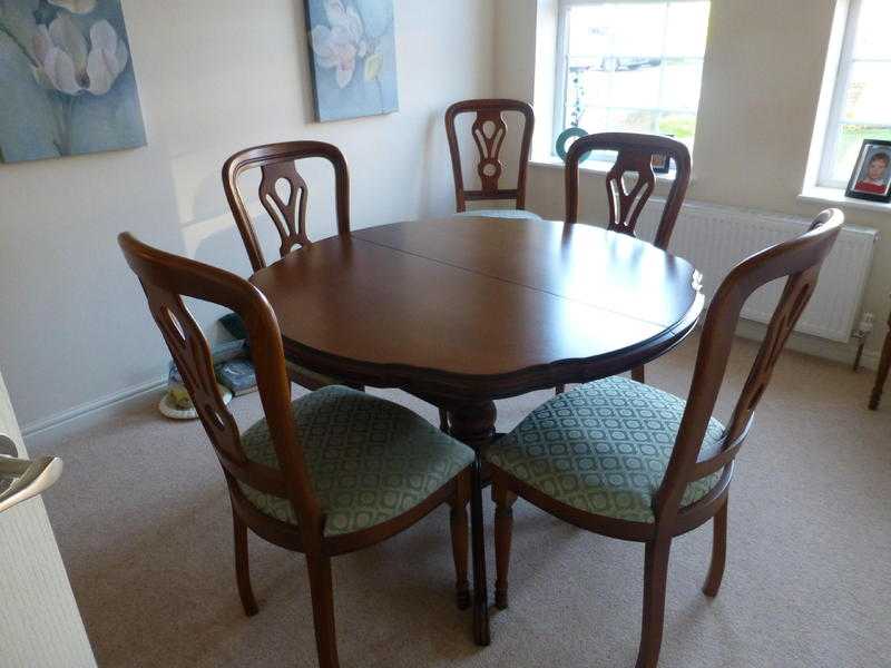 Cherry Wood Extendable Dining Table and 6 Chairs