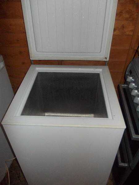 chest freezer small lid type .delivery possible