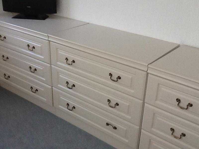 Chest of drawers