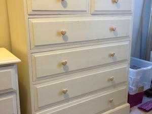 chest of drawers