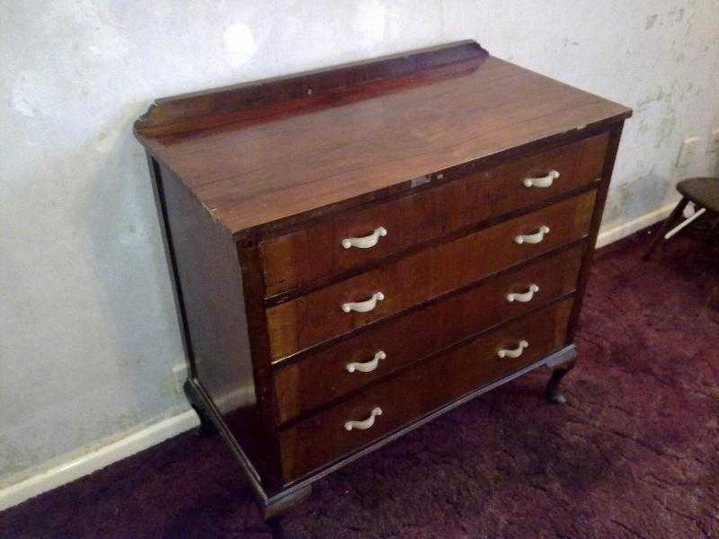 Chest of drawers