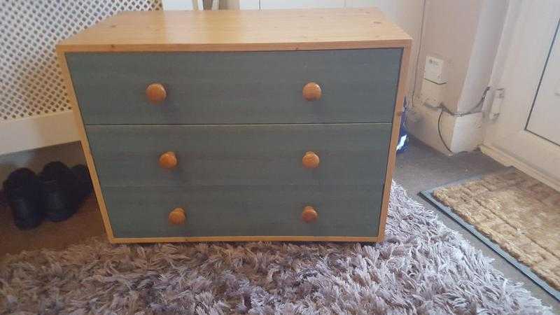 chest of drawers