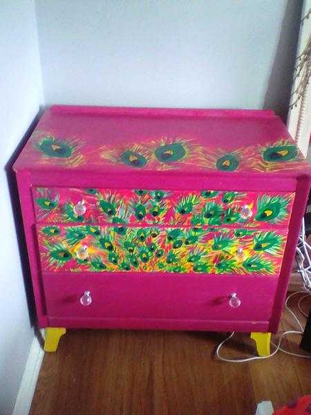 Chest of drawers