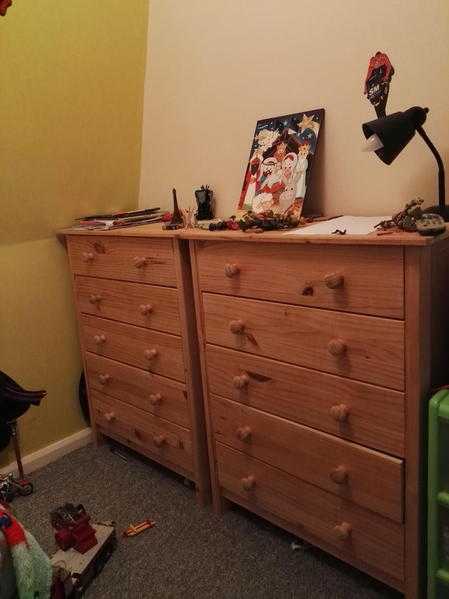 chest of drawers