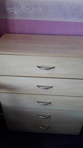 chest of drawers